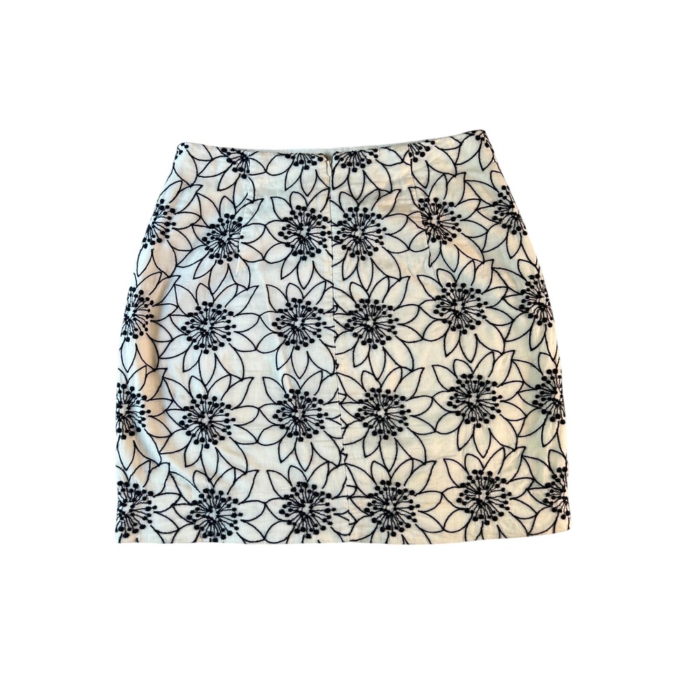 J.Crew White Black Floral Embroidered Mini Skirt Size 0 Cotton Back Zip - Picture 2 of 10